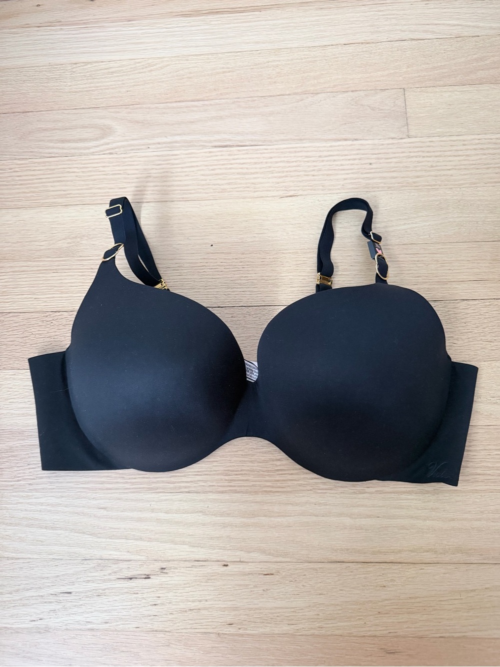 NWT VICTORIA’S SECRET size 38D black underwire bra